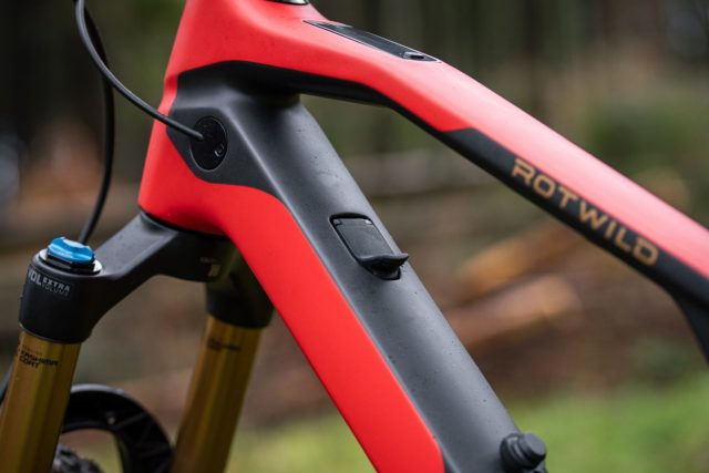 Rotwild R.X275 Ultra eMTB Light - porta ricarica 01