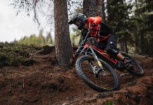 ebike ducati powerstage rr in azione nel bosco