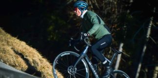 bici elettrica FMoser foto in azione su tornante in salita