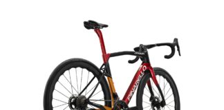 pinarello dogma x still life in studio tre quarti posteriore