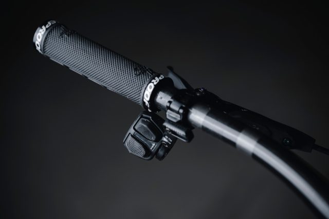 SRAM Eagle Powertrain e Nukeproof Megawatt Carbon short test - bici 04