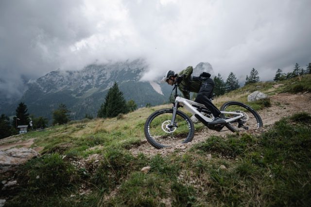 SRAM Eagle Powertrain e Nukeproof Megawatt Carbon short test - action 02